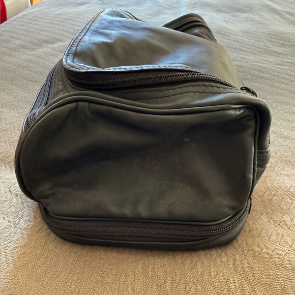 TUMI vintage genuine leather men’s travel toiletry case pouch bag EUC - Picture 9 of 13